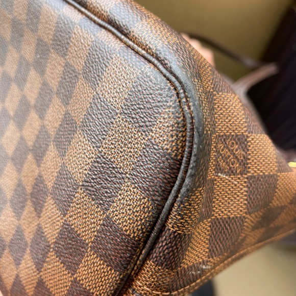 Louis Vuitton Neverfull MM | Damier Ebene exterior, Cherry interior - Picture 9 of 12